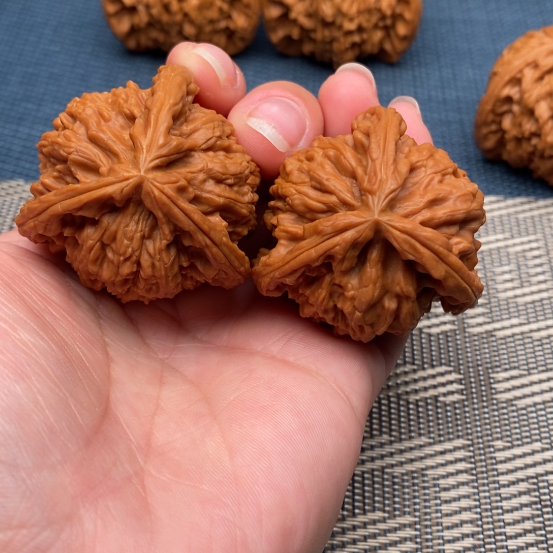 铄***儿吊坠文玩核桃三棱