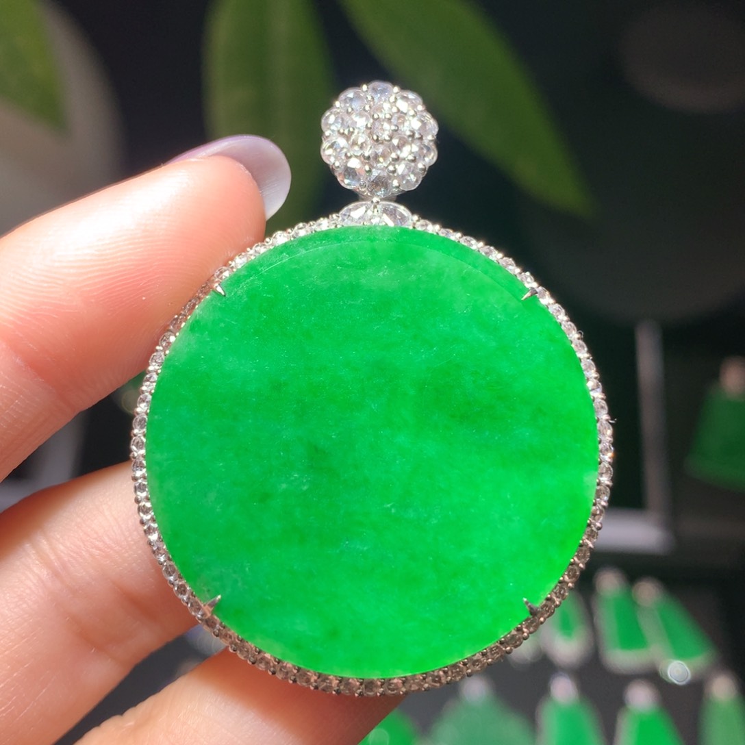 翡翠颈饰18K金镶嵌翡翠