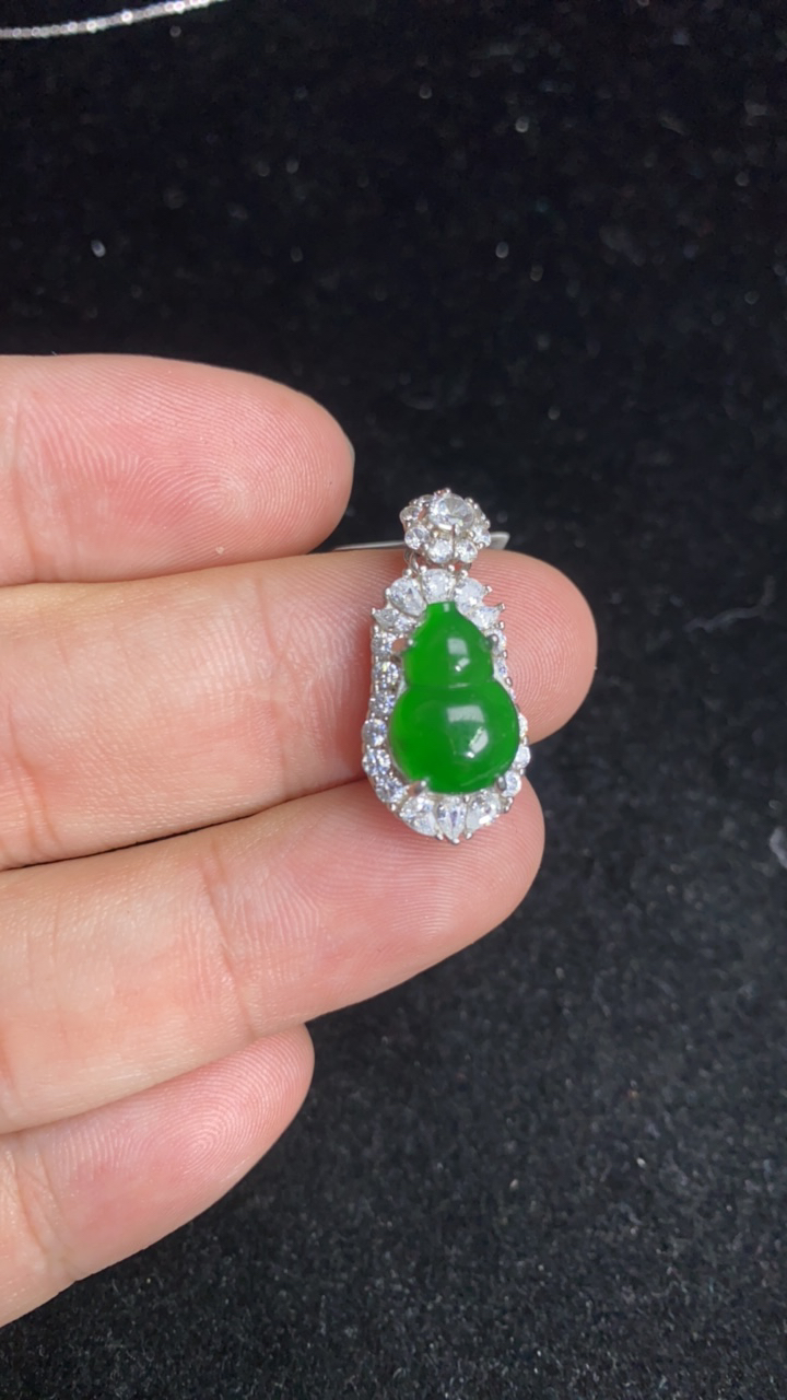 天然A货绿葫芦吊坠
