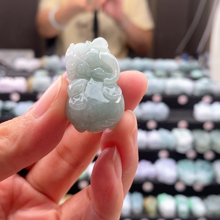 【闪购商品】翡翠未镶嵌颈饰阳*?