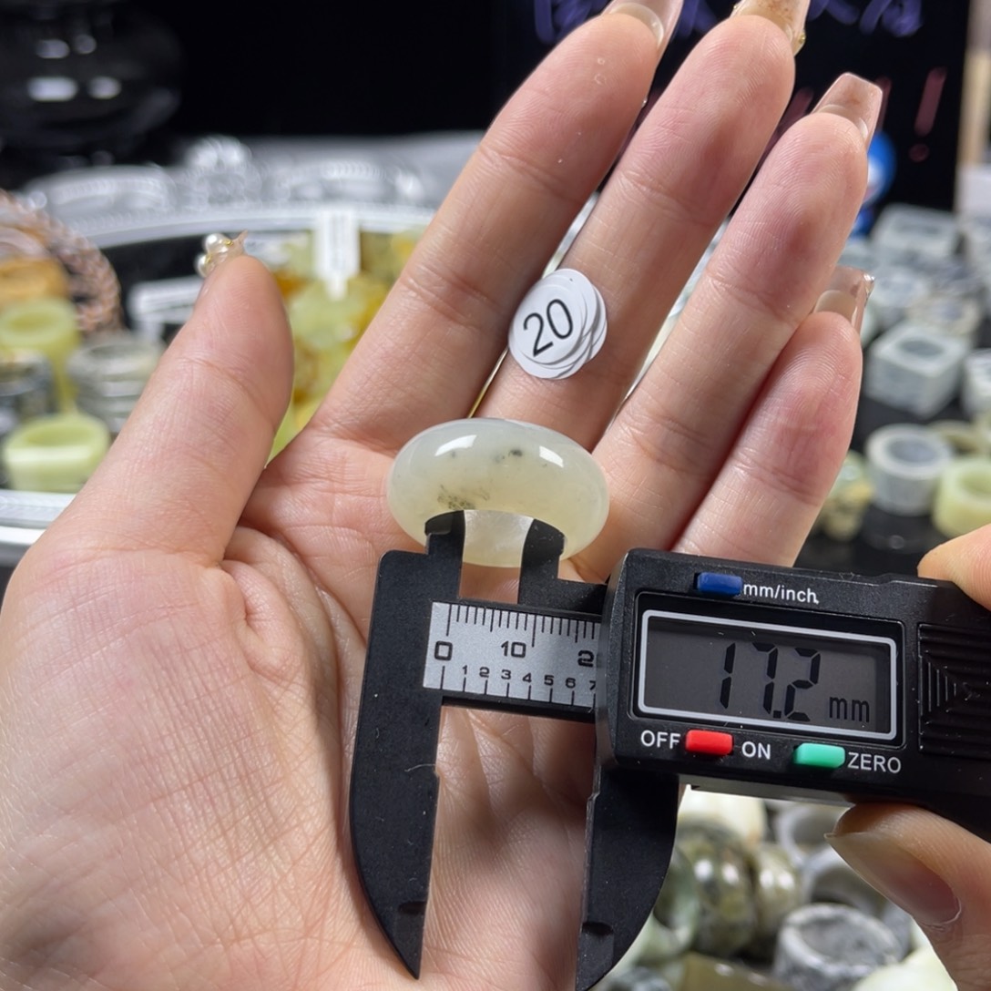 蛇纹石玉未镶嵌戒指