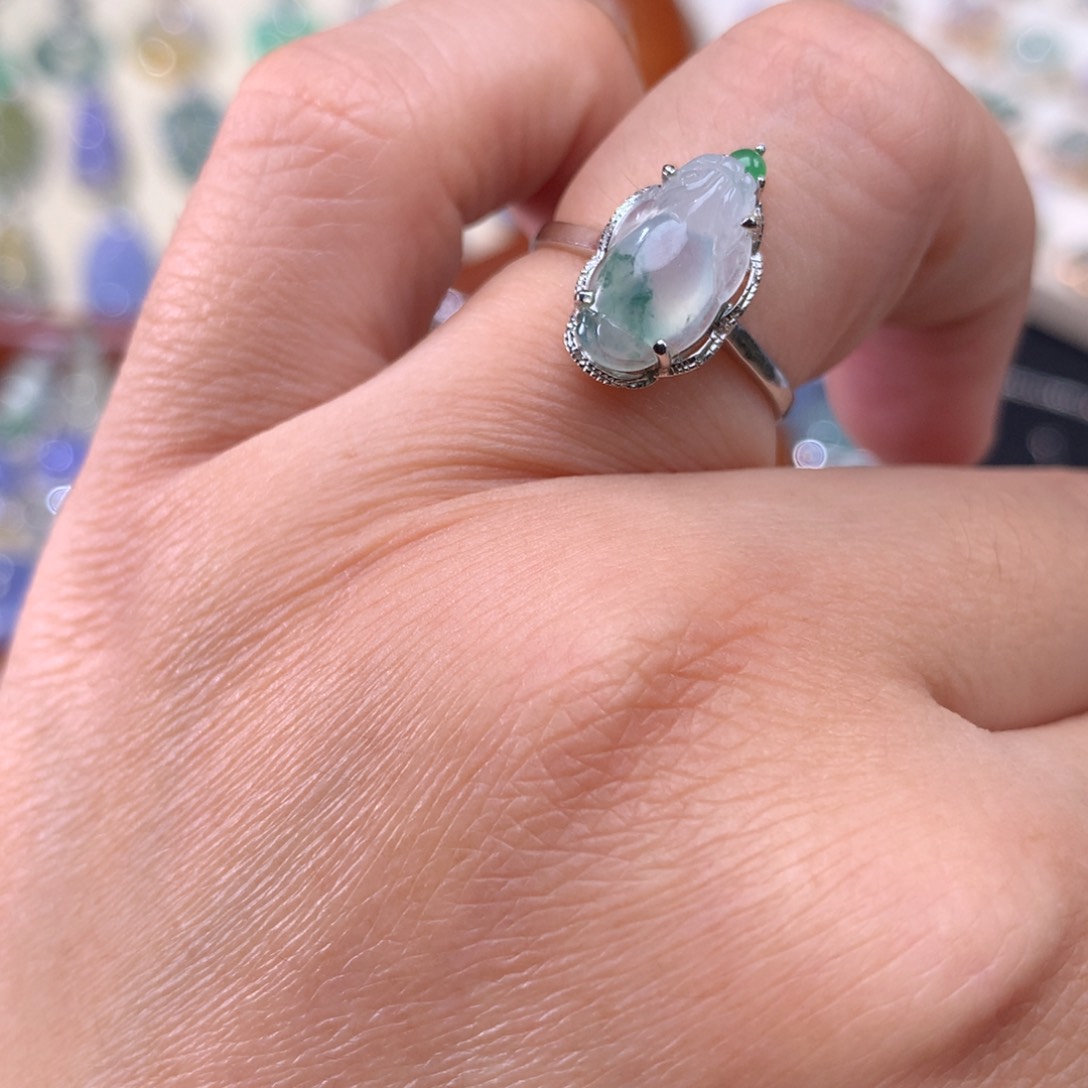 18K金镶嵌戒指翡翠金蟾戒指