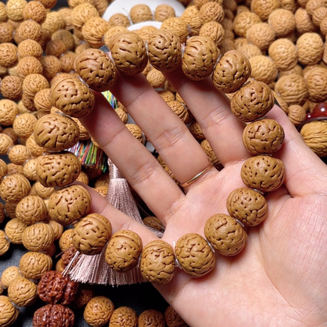 手串桃核纽扣手串