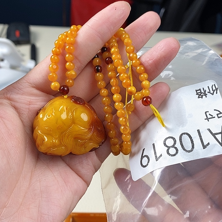 蜜蜡未镶嵌珠宝奇石