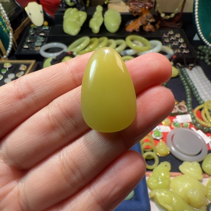 和田玉（黄玉）颈饰未镶嵌龙**人