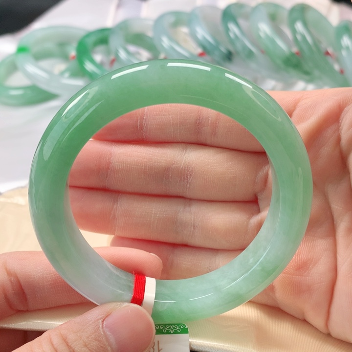 翡翠手镯未镶嵌缅甸A货翡翠手镯