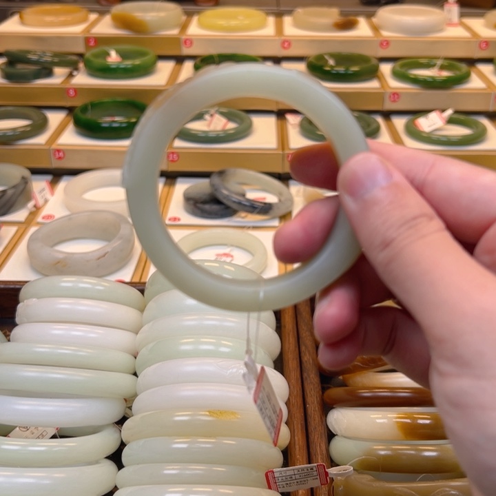 和田玉手镯未镶嵌維****)