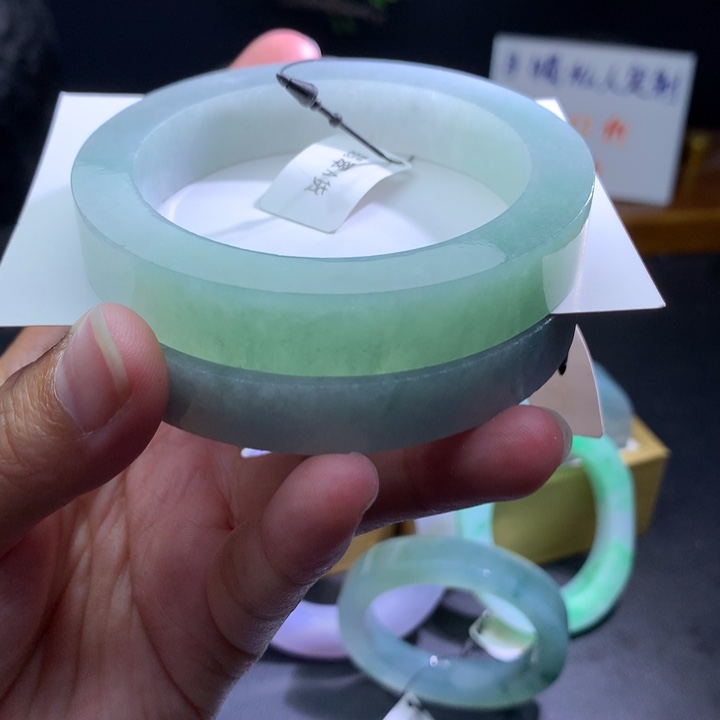 定制翡翠未镶嵌翡翠手镯