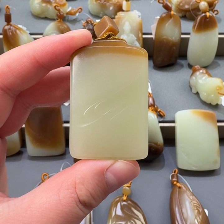 和田玉未镶嵌颈饰