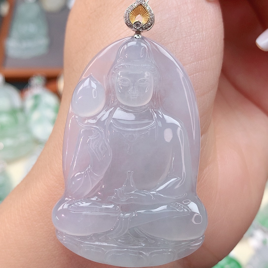 颈饰18K金镶嵌翡翠观音