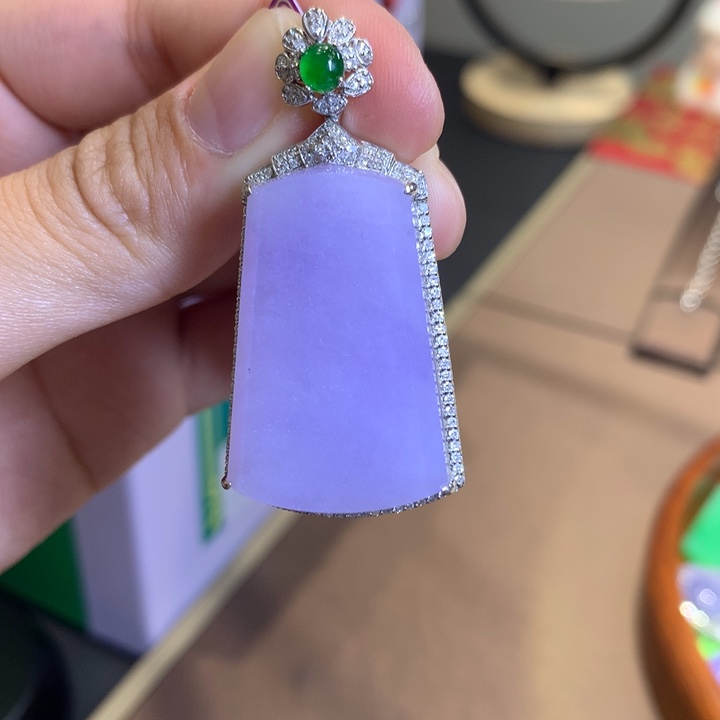 翡翠18K金镶嵌颈饰翡翠