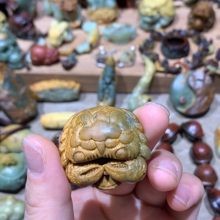 未镶嵌岫岩河磨玉（透闪石质玉）挂件云*风