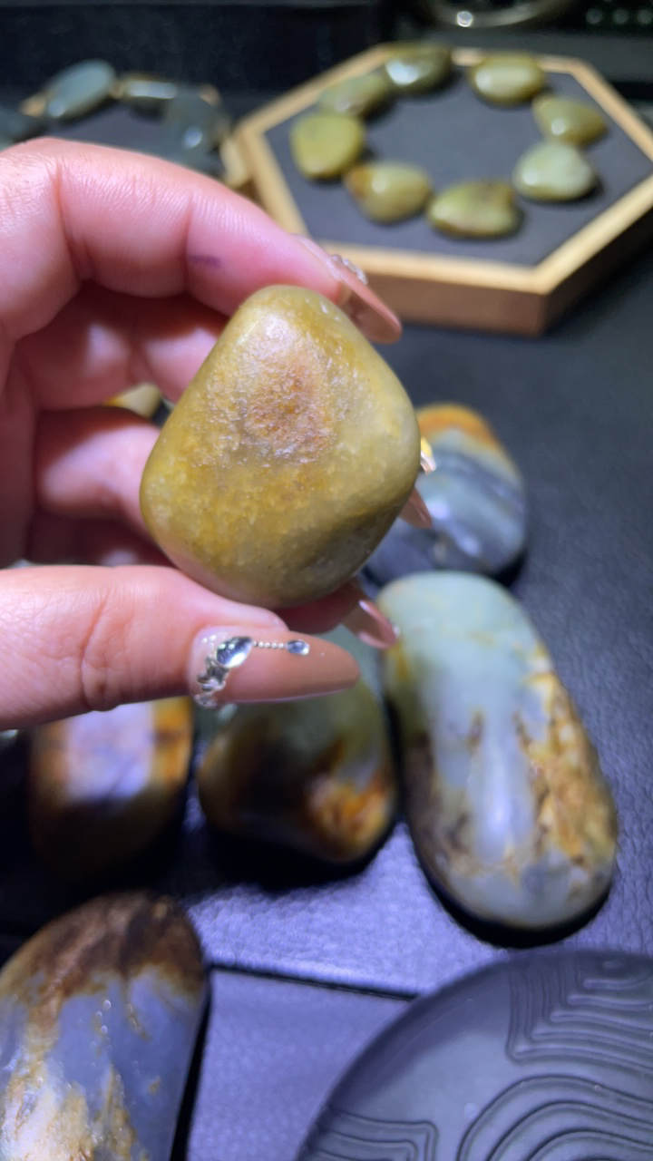 天然和田玉玉吊坠