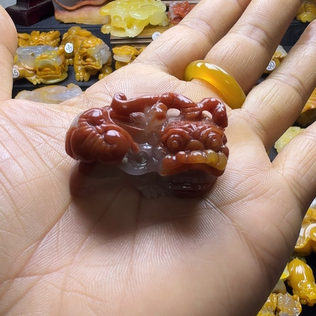 石英质玉（黄龙玉）未镶嵌颈饰