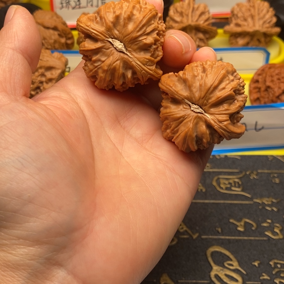 汐****文玩核桃吊坠球白