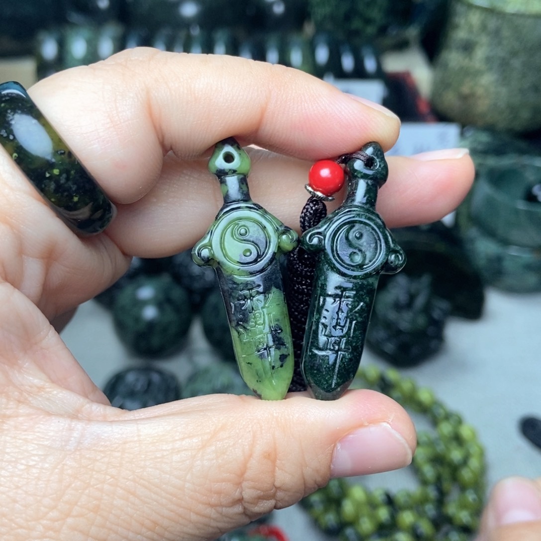 蛇纹石玉未镶嵌鼓剑（光）