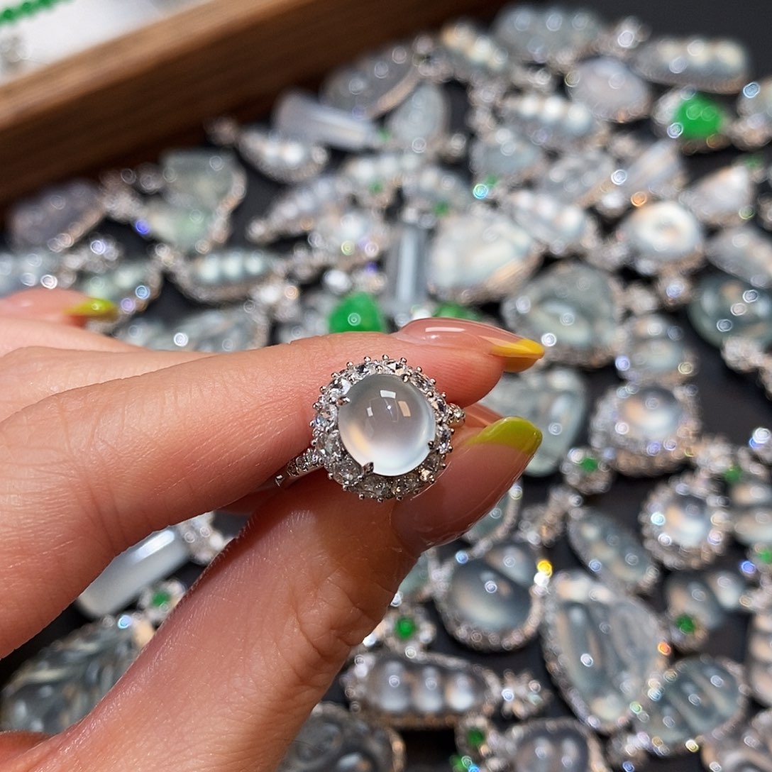 陶***友吊坠(赠链)18K金镶嵌翡翠天然缅甸翡翠戒指