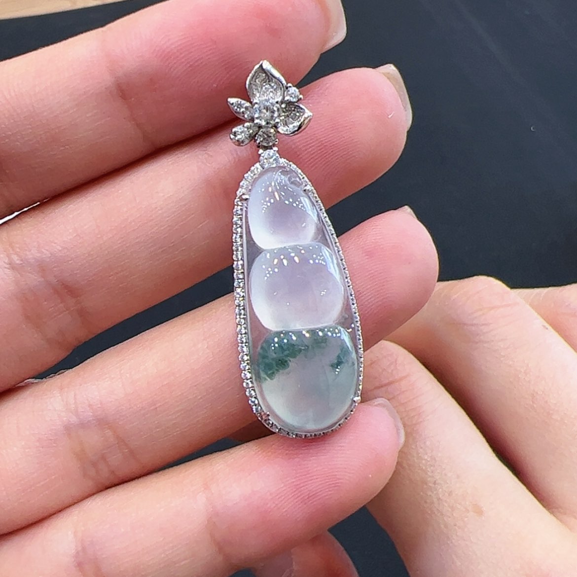 【闪购商品】翡翠18K金镶嵌颈饰福豆