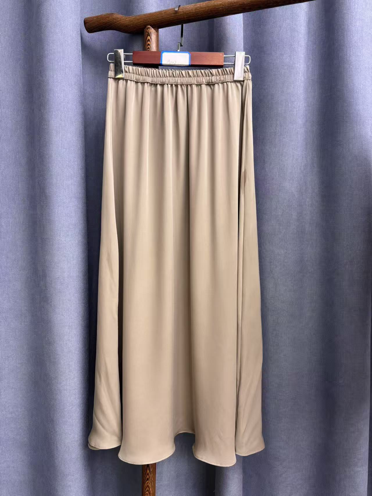 2025夏季简约时尚百搭桑蚕丝半身裙女A023