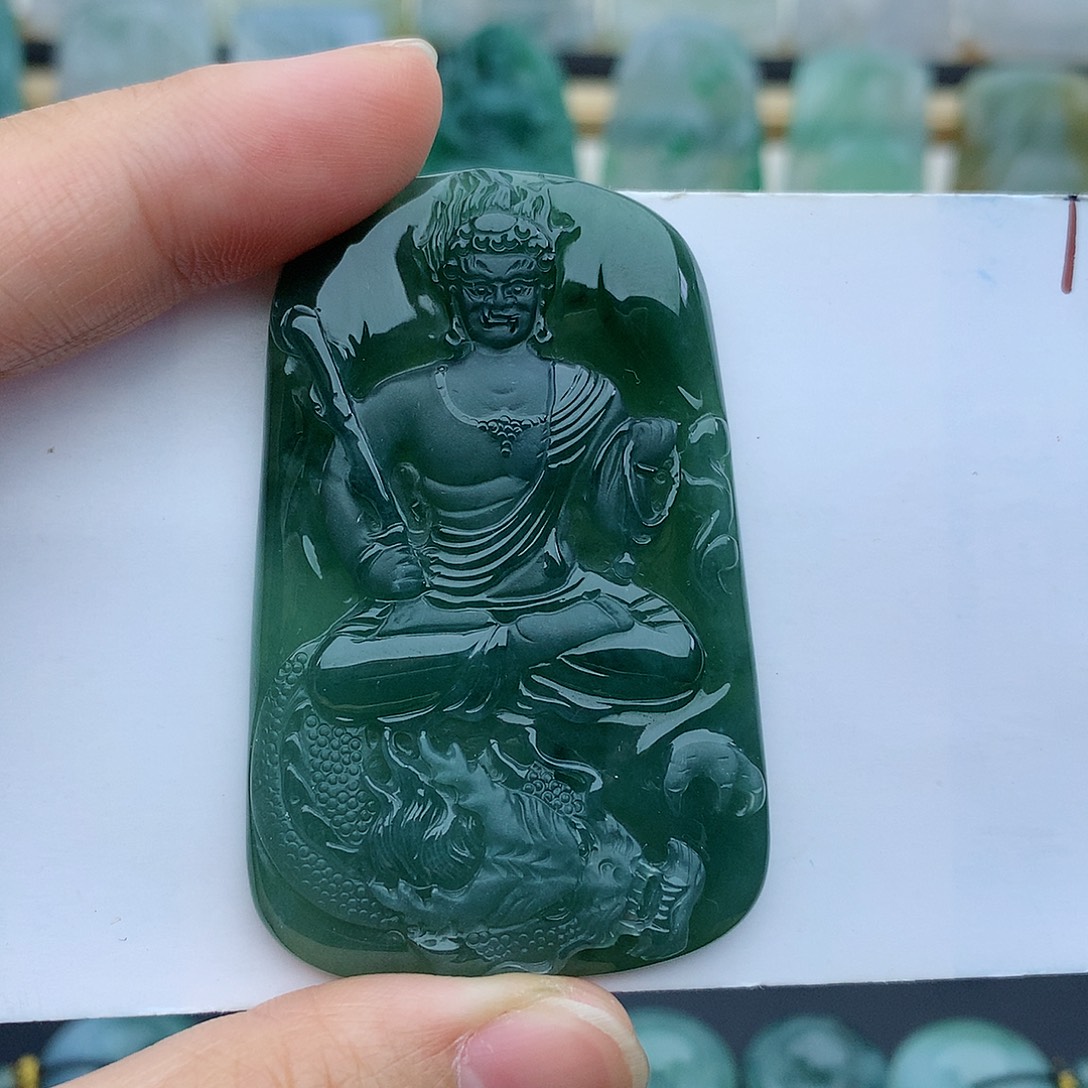 翡翠未镶嵌颈饰不动明王