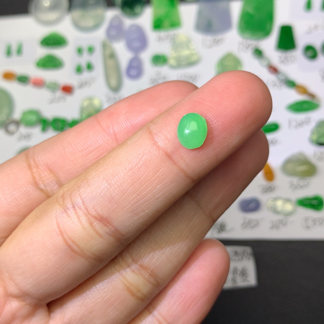 翡翠颈饰未镶嵌蛋