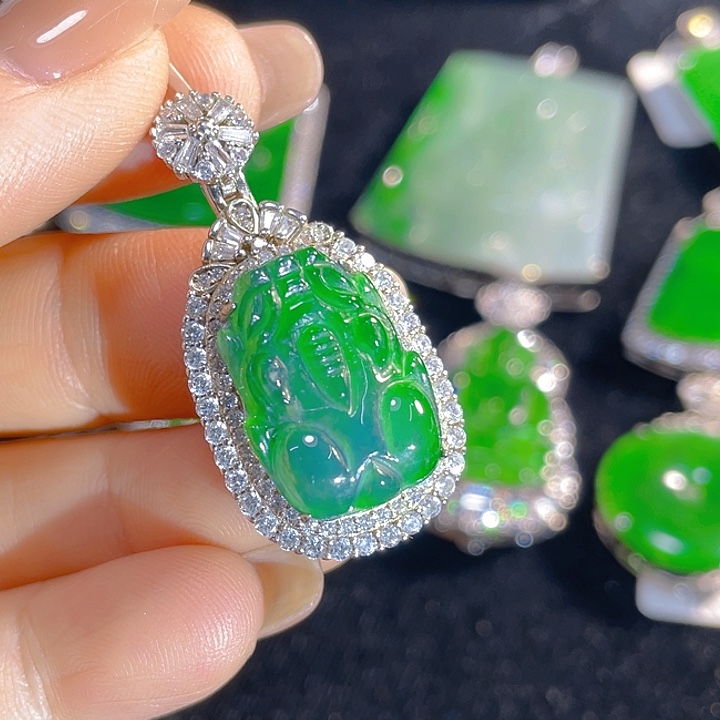 翡翠银S925镶嵌颈饰翡翠