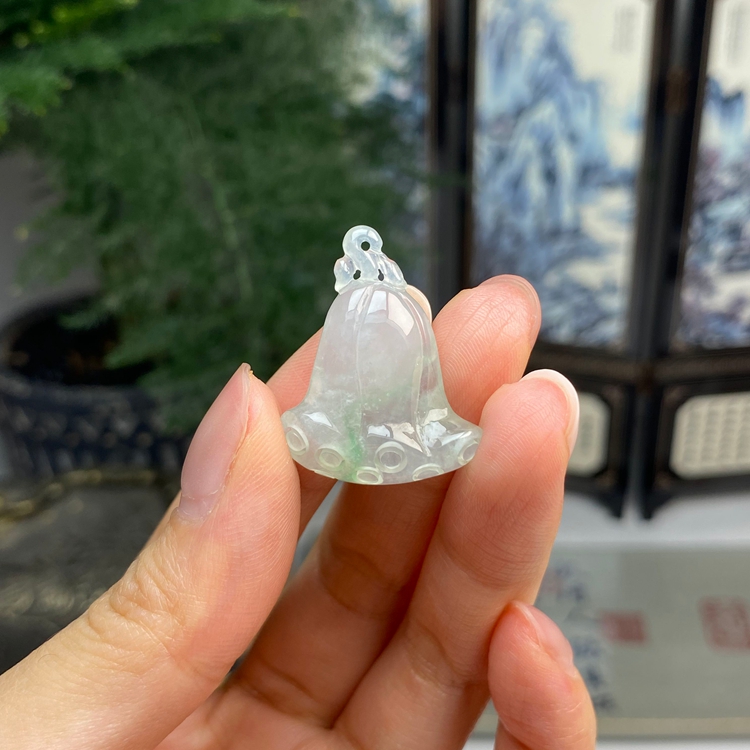 起光冰种飘绿起胶感莲蓬吊坠花件 天然翡翠A货