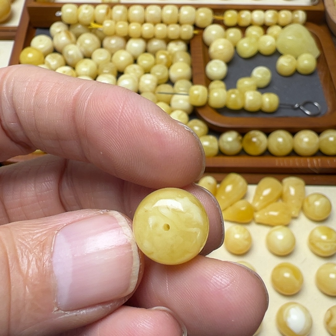 楊***珊蜜蜡未镶嵌裸石琥珀蜜蜡
