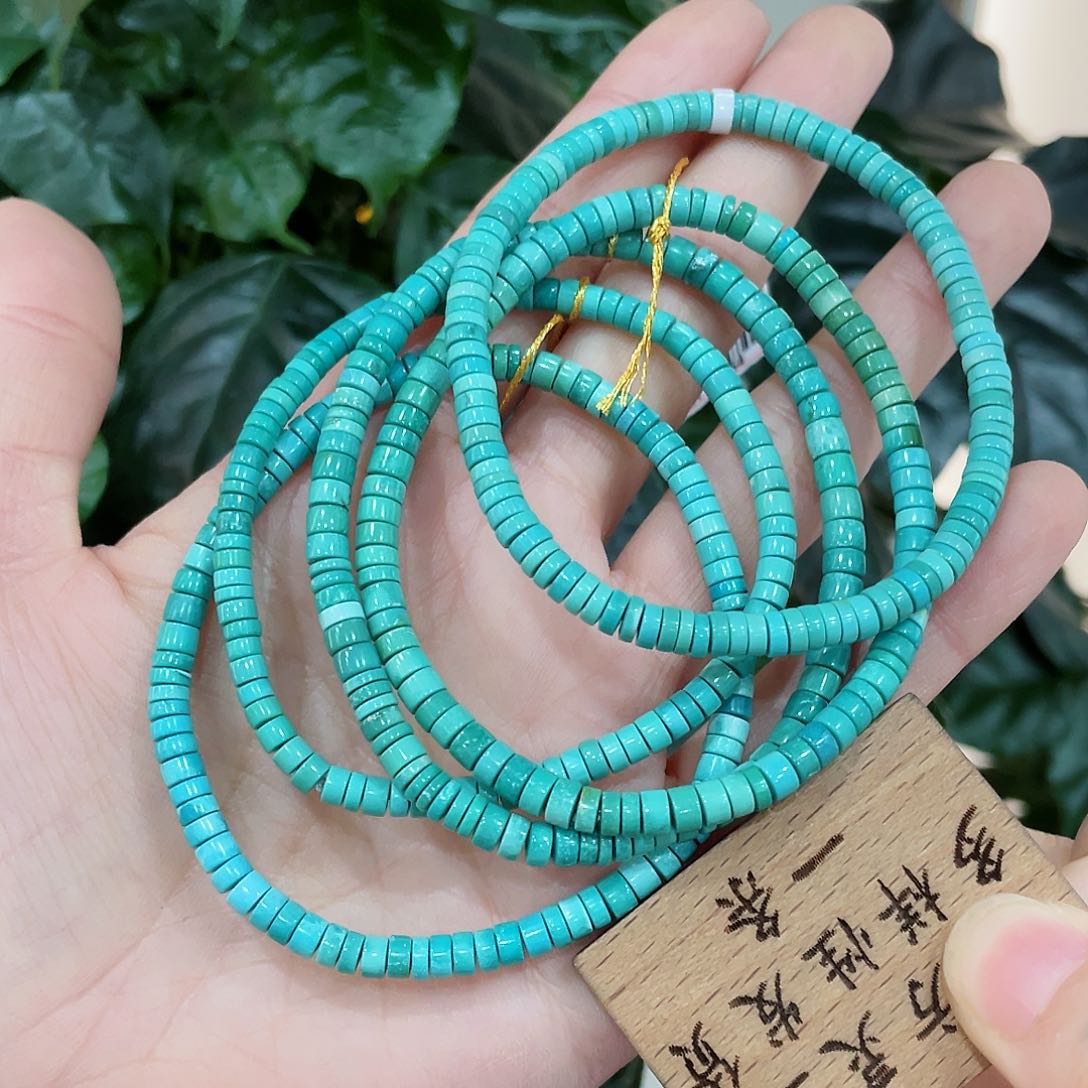 绿松石颈饰未镶嵌