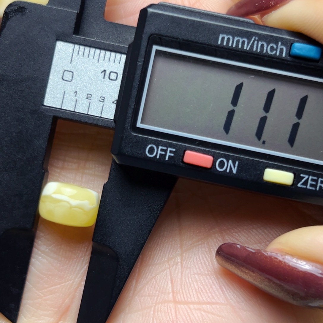 蜜蜡裸石未镶嵌11.1mm扣子