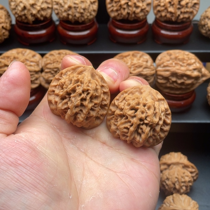 文玩核桃吊坠36.5尺寸