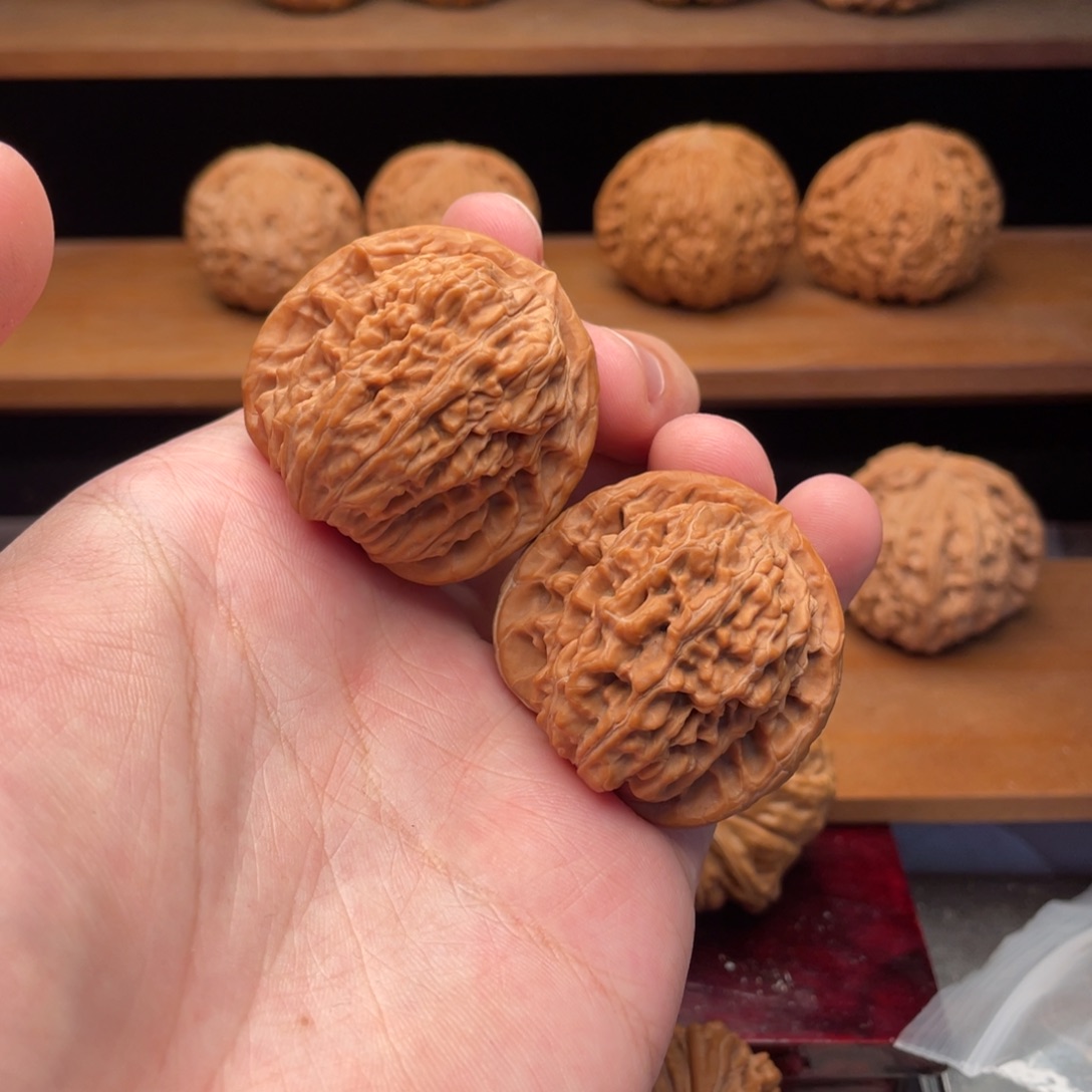 文玩核桃把件39原装山地红皮四座楼