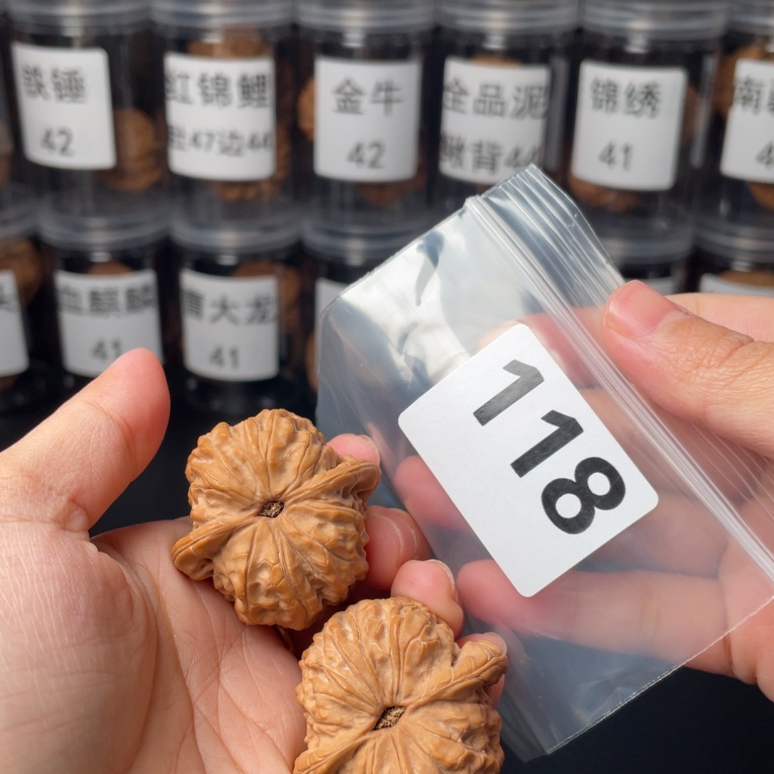 文玩核桃把件40血麒麟