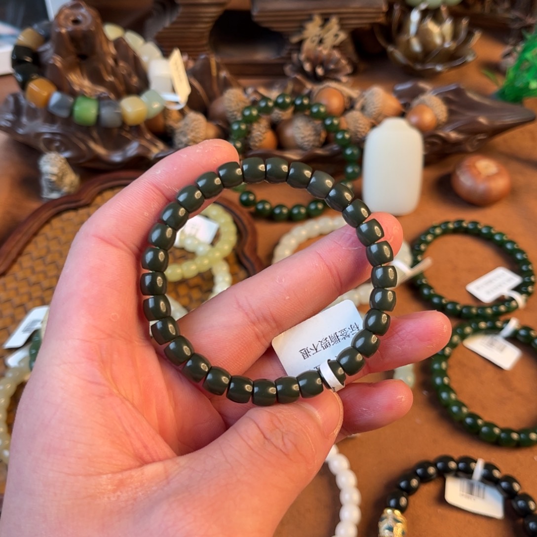 翔***和田玉未镶嵌手链