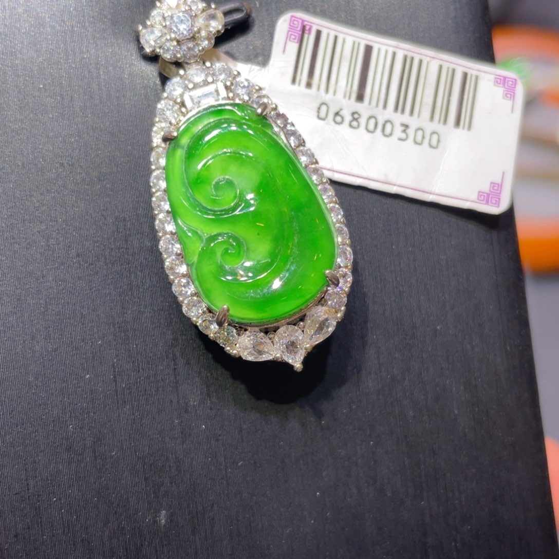 翡翠未镶嵌颈饰吊坠