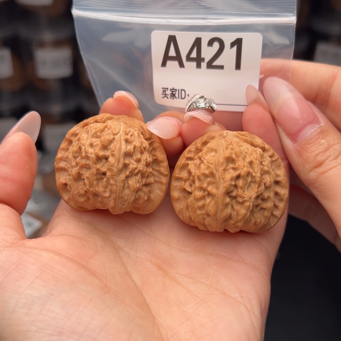 文玩核桃吊坠白狮子40全品