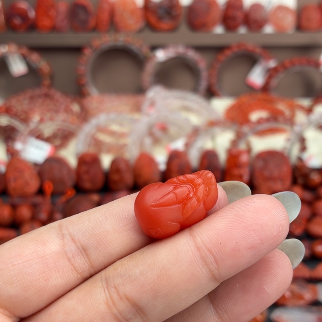 ****D南红玛瑙未镶嵌颈饰貔貅