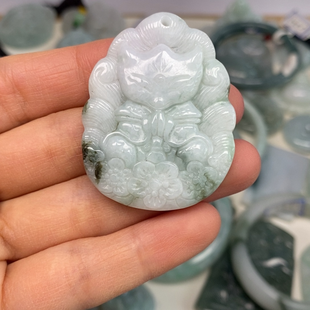 翡翠颈饰未镶嵌狐狸