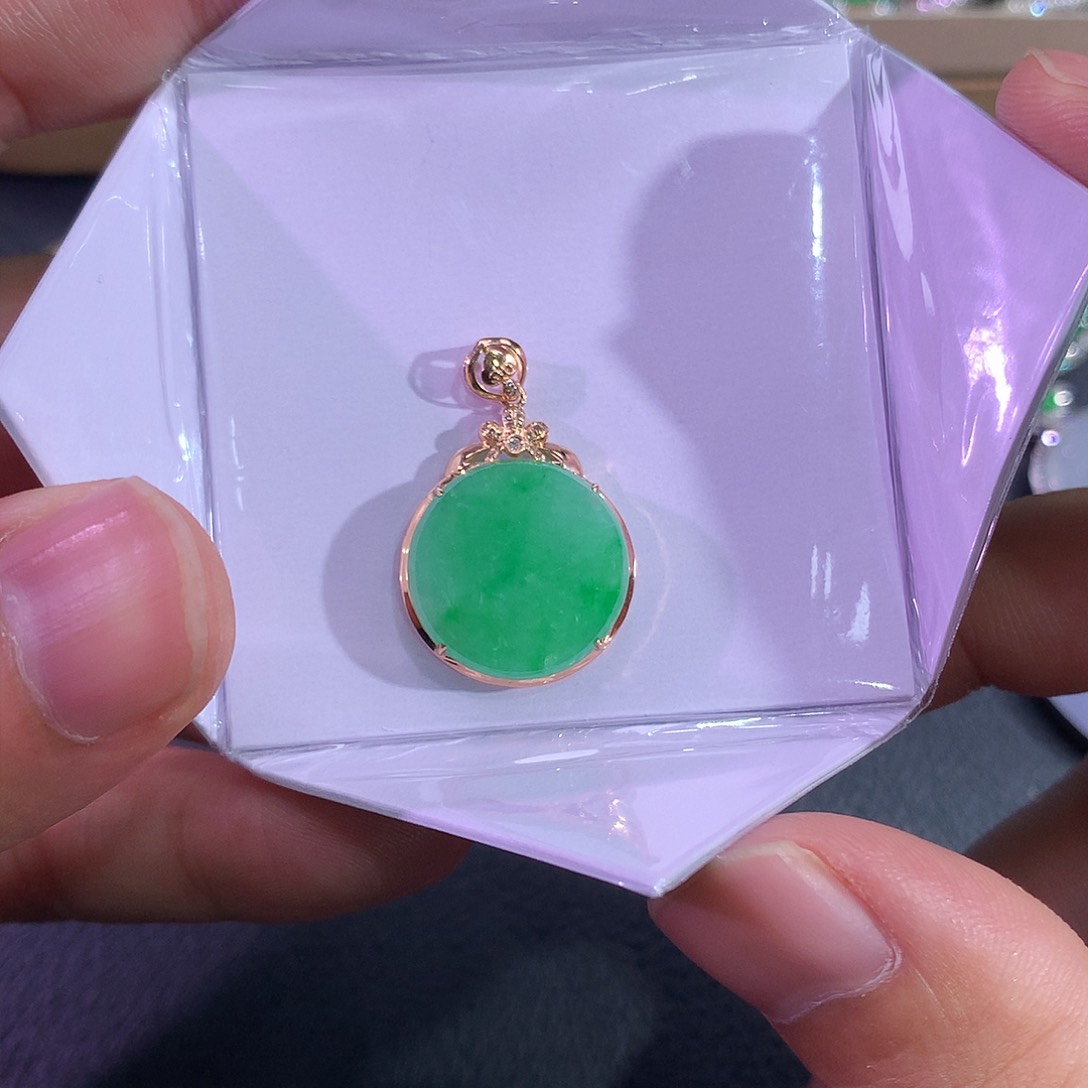 翡翠吊坠(赠链)18K金镶嵌