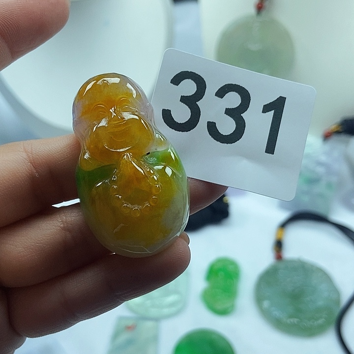 翡翠吊坠(赠链)未镶嵌