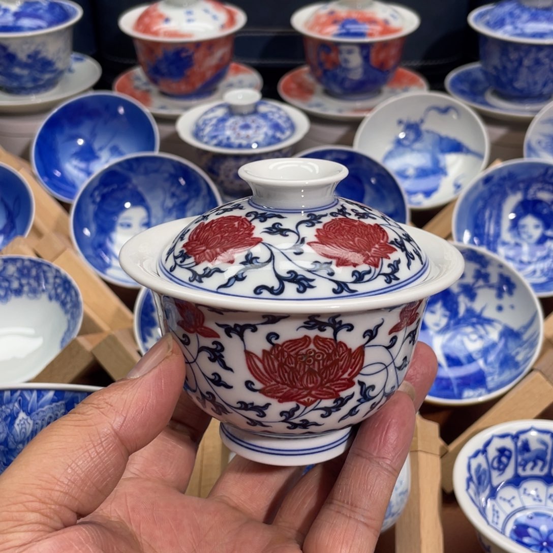 青花釉里红 缠枝莲盖碗