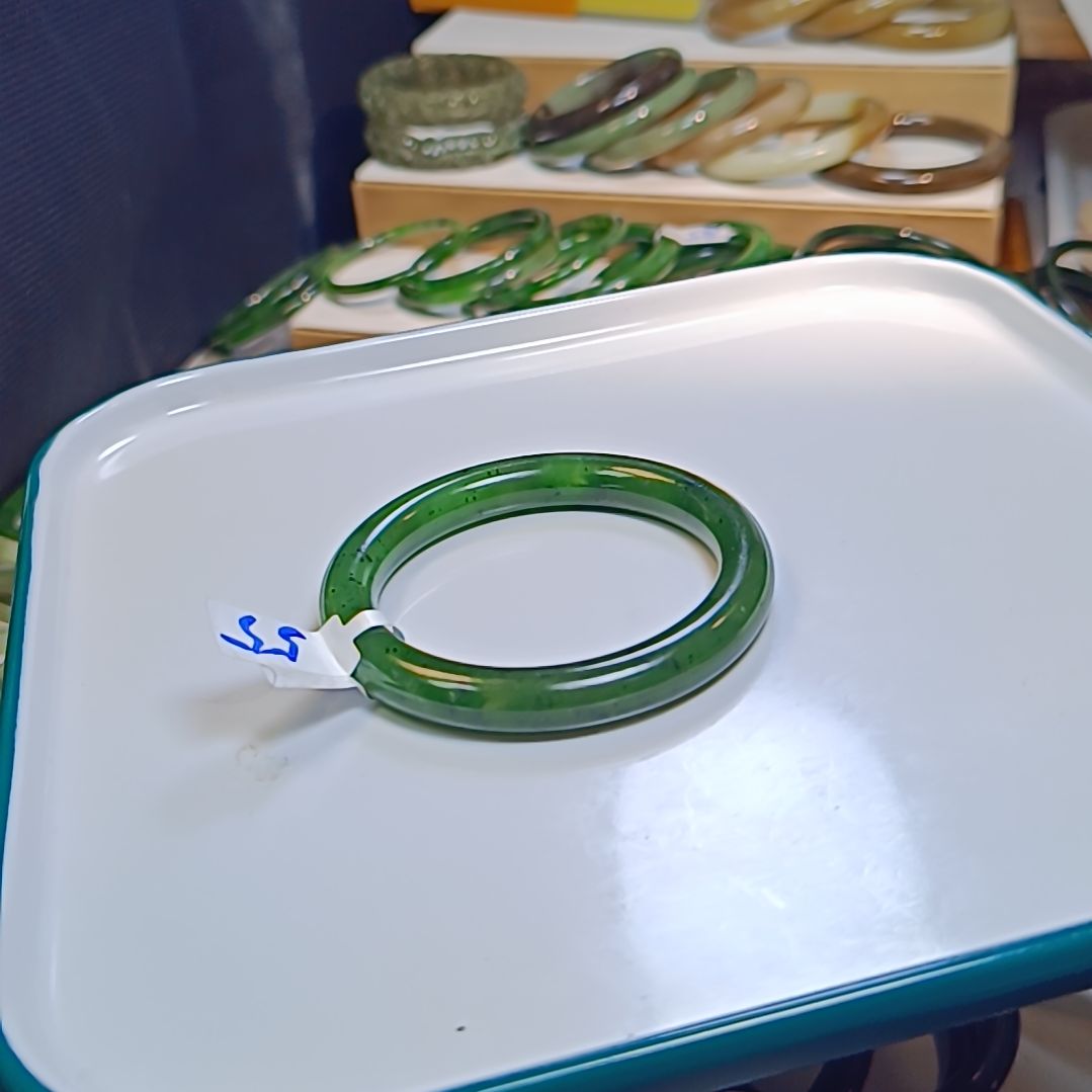 雅***丽和田玉（糖玉）未镶嵌手镯