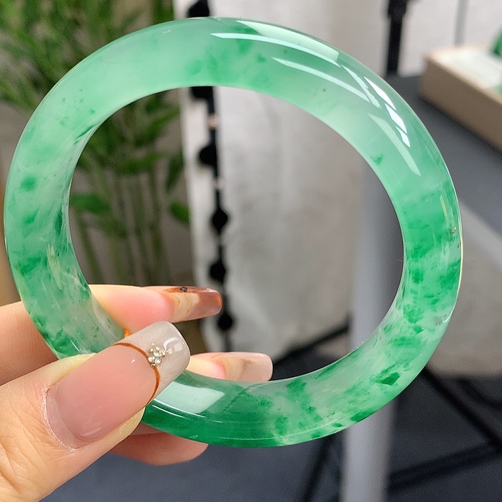 未镶嵌手镯石英质玉