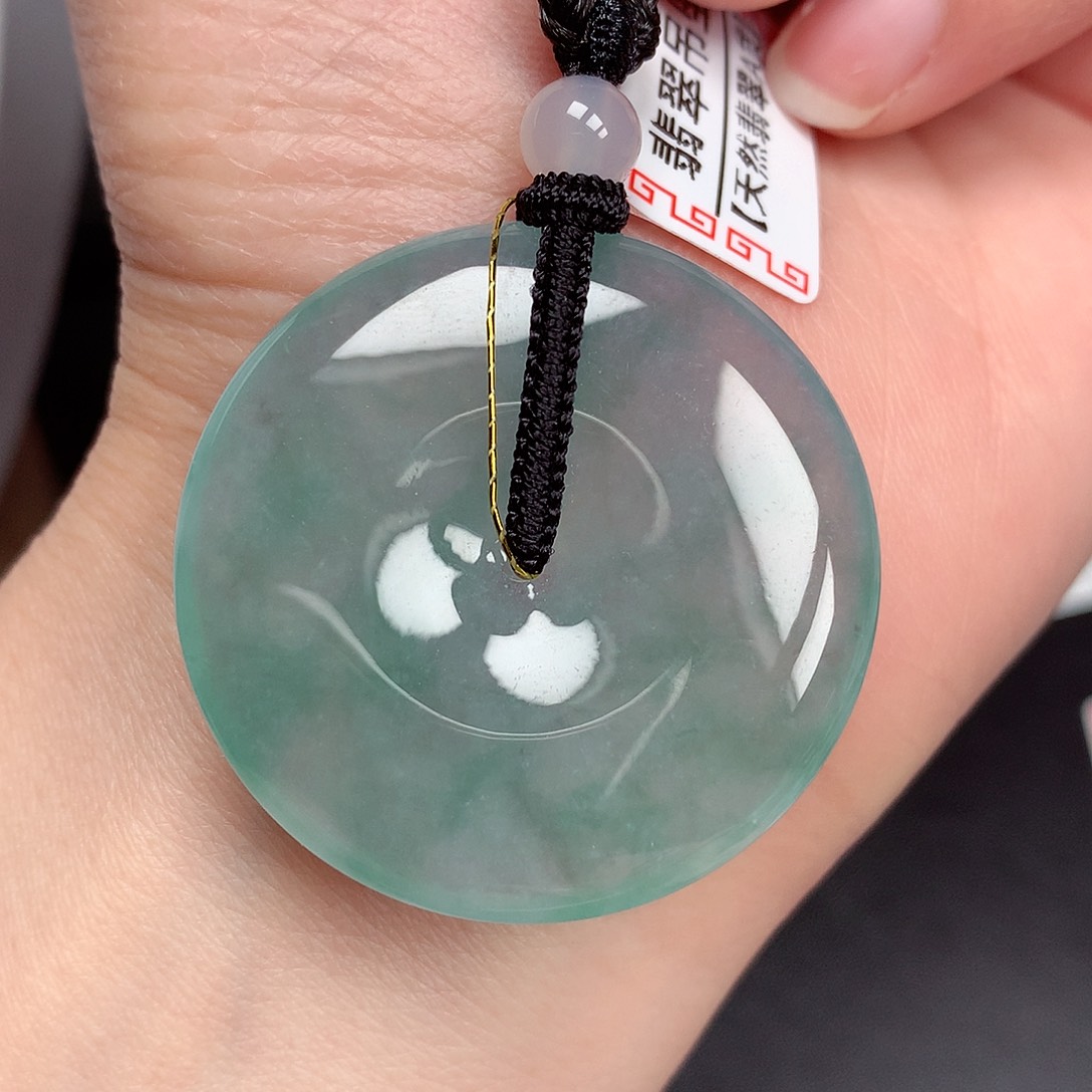 翡翠颈饰未镶嵌平安扣