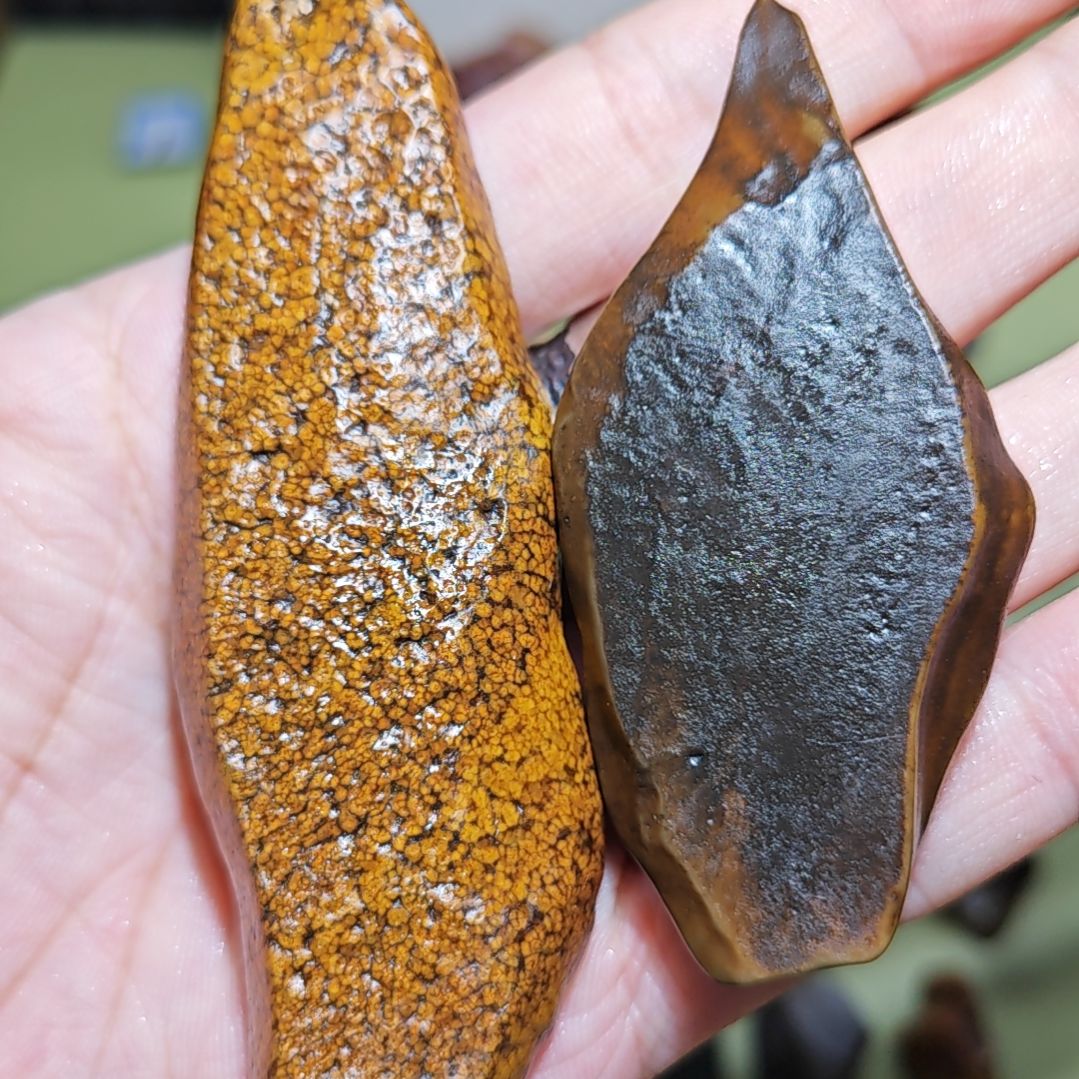 石***缘石材戈壁石手把件摆件