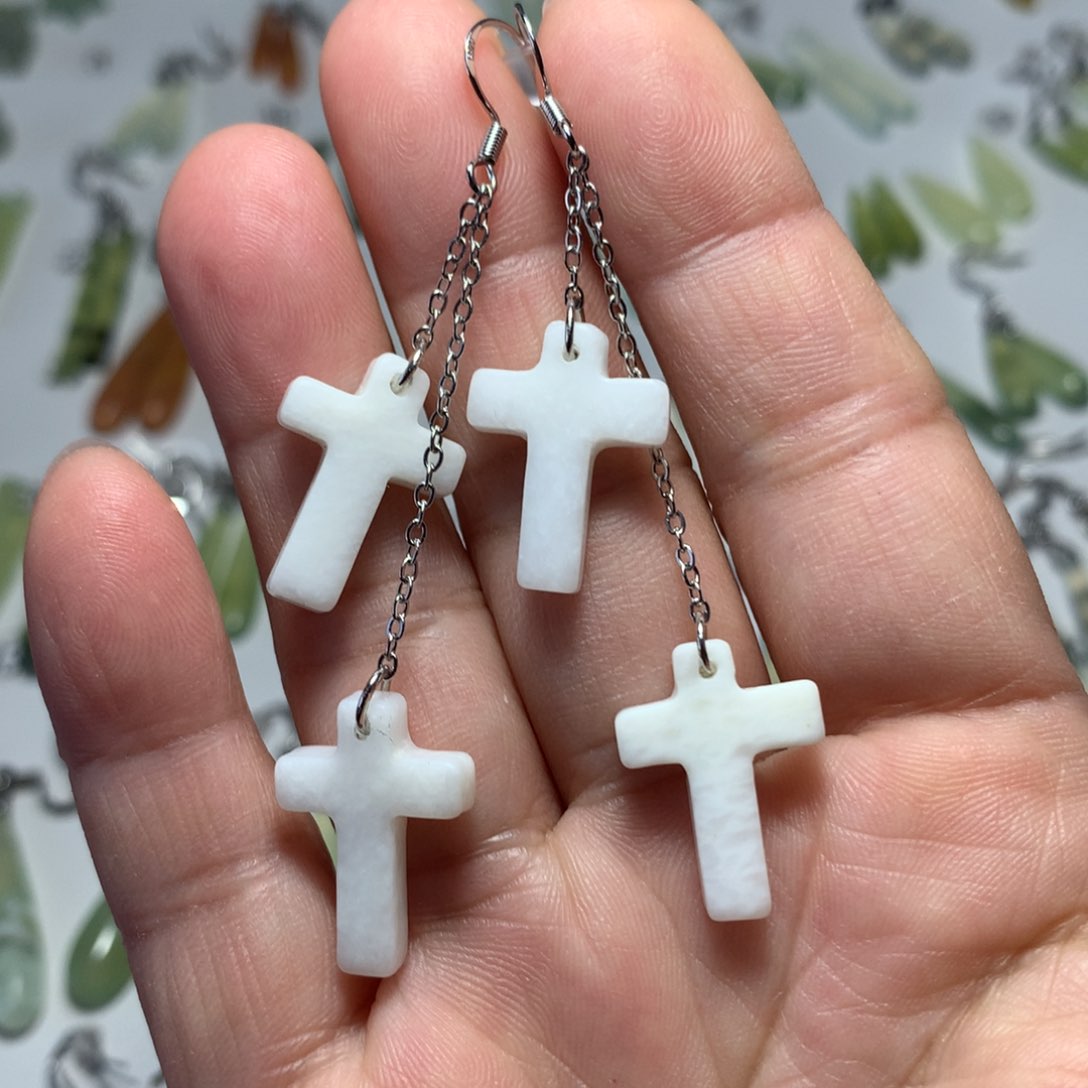 蛇纹石玉耳环未镶嵌