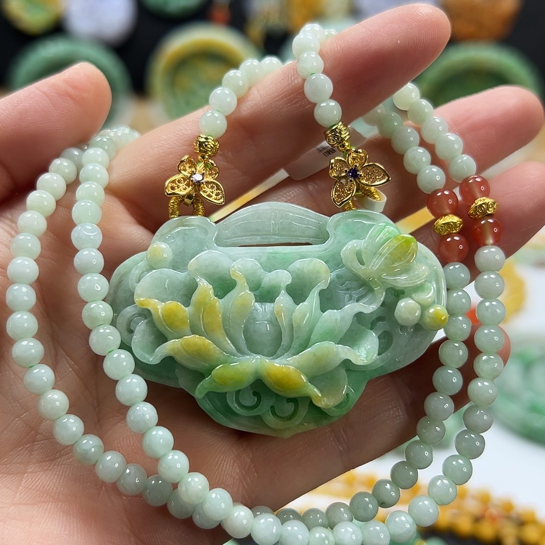 翡翠未镶嵌颈饰吊坠