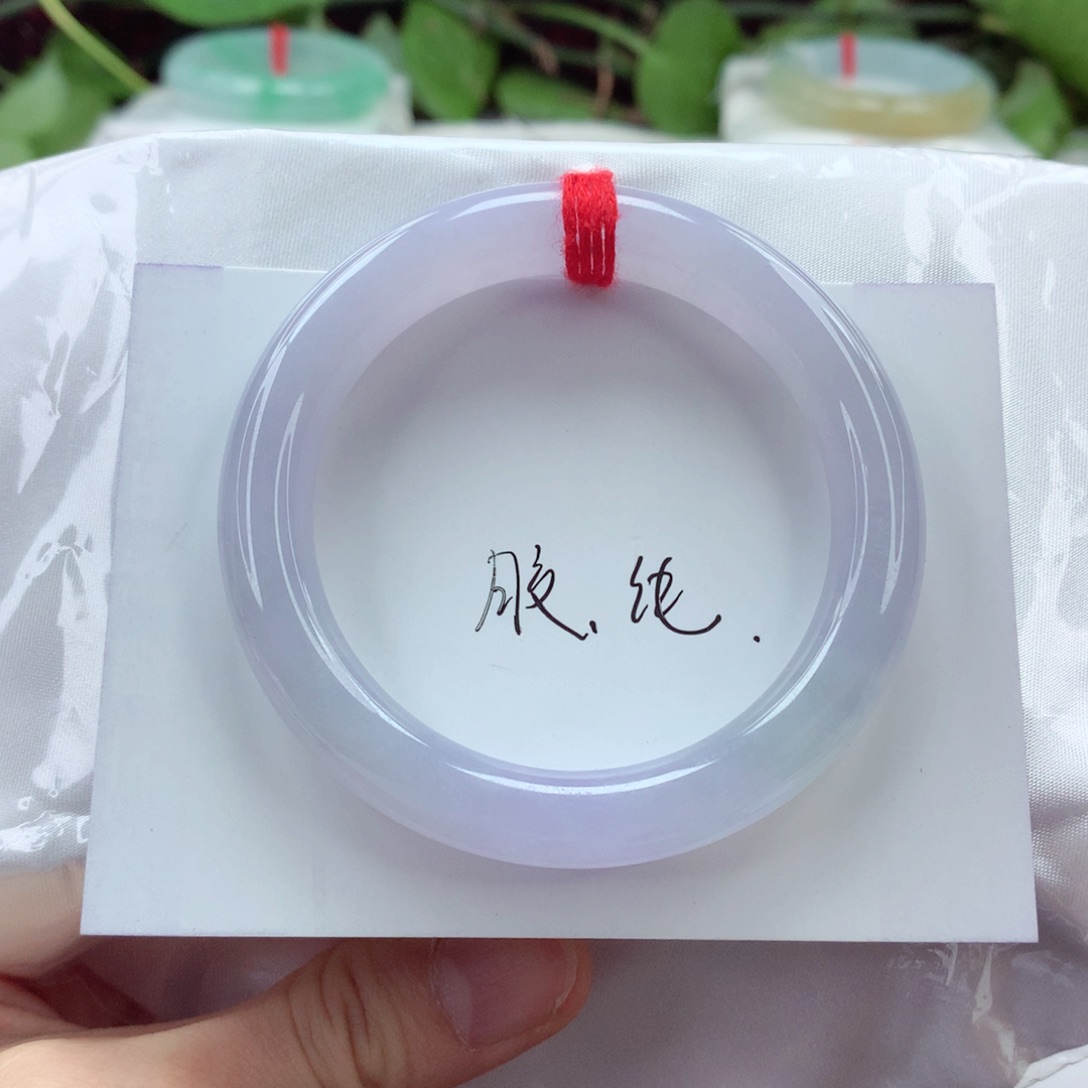 翡翠手镯（圆镯）未镶嵌冰紫色，优雅气质。小小