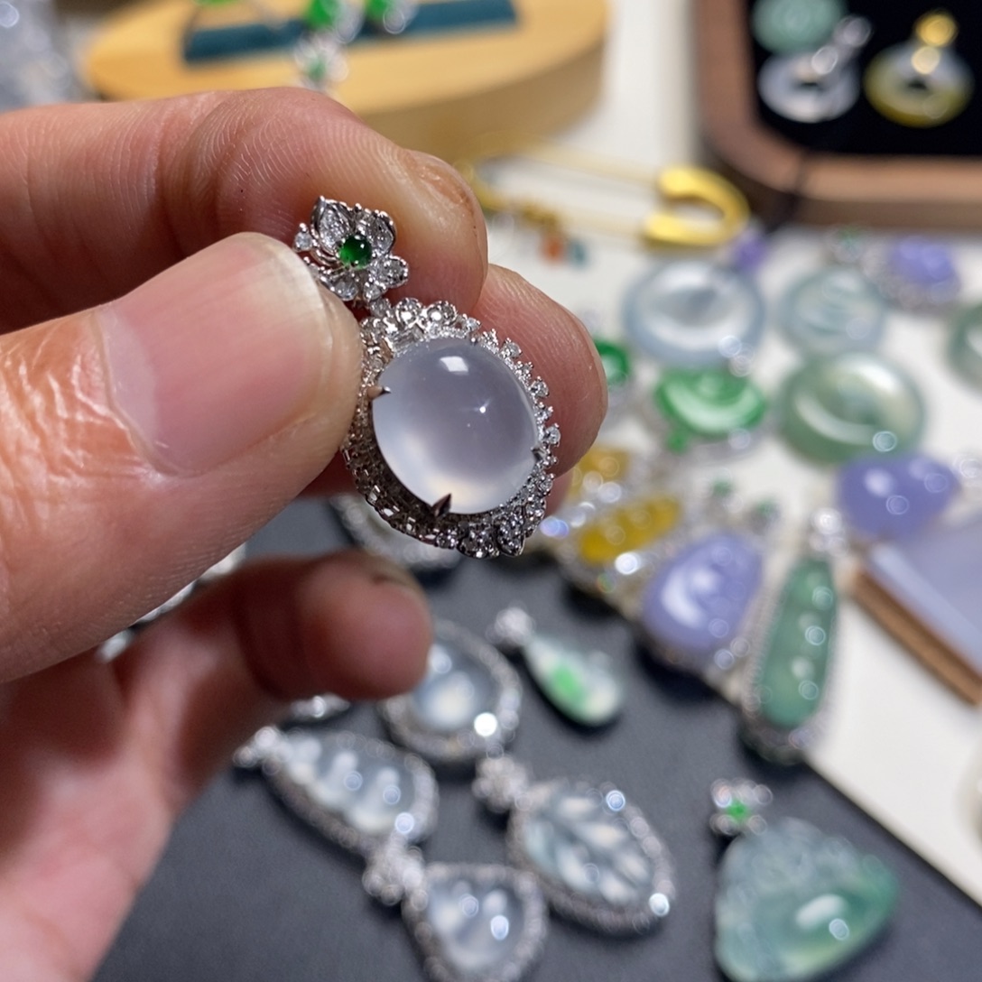 翡翠18K金镶嵌吊坠(不含链)蛋面