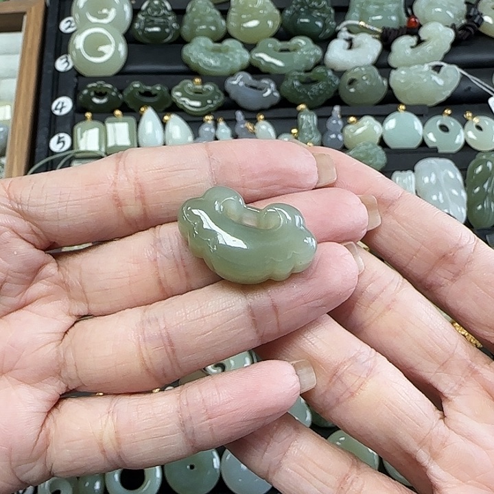 和田玉未镶嵌吊坠(不含链)W***?